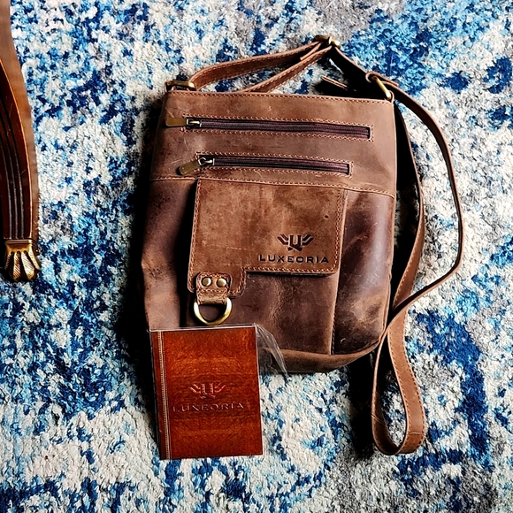 Luxeria Genuine Leather messenger bag New - Picture 1 of 5